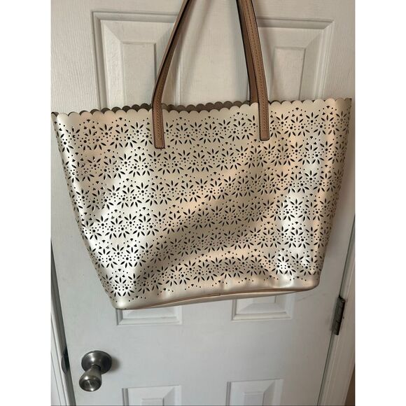 Coach white Perforated Market Tote With Scalloped Edges tote work tote - Picture 3 of 7